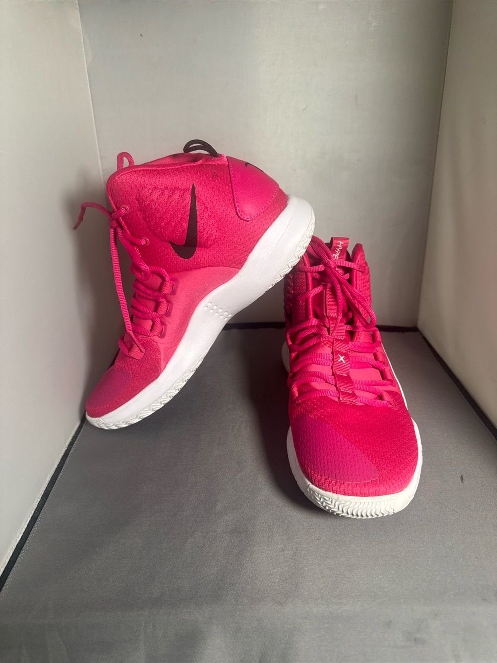 Nike‎ Zoom Hyperdunk Pink High-Top Basketball Shoes with Black Swoosh mens 8.5